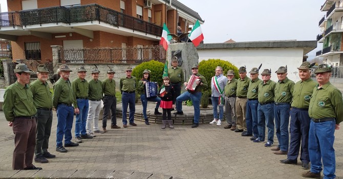 Musica e sfilata tra le vie del paese per i 95 anni del Gruppo Alpini di Piscina