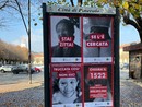 I manifesti contro la violenza di genere in piazza Fontana a Pinerolo I manifesti contro la violenza di genere in piazza Fontana a Pinerolo