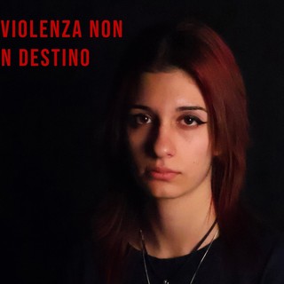 “Parole che pesano come pugni”: la campagna di comunicazione contro la violenza sulle donne a dell’Artistico di Pinerolo