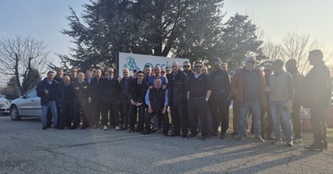 Gli autisti in sciopero a Pinerolo Gli autisti in sciopero a Pinerolo