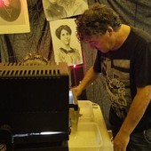 Dario Costantino, nella camera oscura realizzata alla Rassegna