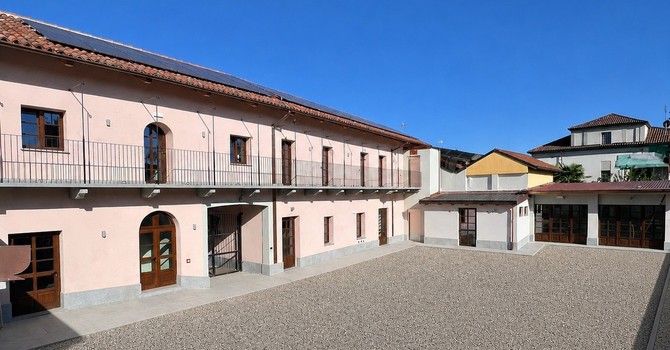 Pannelli fotovoltaici e nuovo impianto di riscaldamento per il centro polivalente di Piscina Pannelli fotovoltaici e nuovo impianto di riscaldamento per il centro polivalente di Piscina