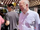 Paolo Damilano al mercato di piazza Foroni: &quot;Il voto delle Europee fondamentale per il futuro di tutti noi&quot;