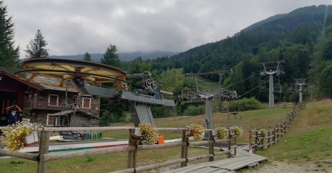 Si schianta con il parapendio sulla seggiovia: soccorso a Prali Si schianta con il parapendio sulla seggiovia: soccorso a Prali
