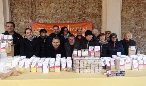 Alcuni produttori del Mercato della Terra di Bra, in programma ogni terza domenica del mese