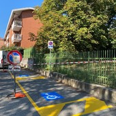 Pinerolo: realizzati oggi gli stalli di sosta per disabili davanti alla Silvio Pellico Pinerolo: realizzati oggi gli stalli di sosta per disabili davanti alla Silvio Pellico
