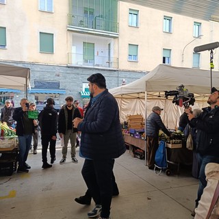 Cannavacciuolo al mercato di piazza Roma a Pinerolo