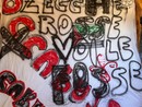 Lo striscione con il messaggio minatorio Lo striscione con il messaggio minatorio