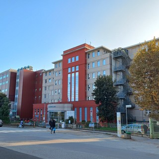 Ospedale di Pinerolo: cambia l’accesso alle camere mortuarie per il cantiere per la torre dissipativa