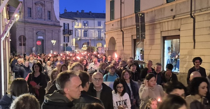 Un momento della fiaccolata dello scorso anno