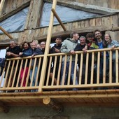 I giovani salgono al Rifugio Seytes per prepararlo all’apertura di luglio
