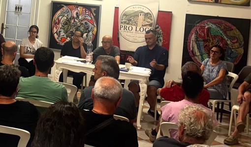 La nuova pro loco, con al centro il presidente Crisci La nuova pro loco, con al centro il presidente Crisci