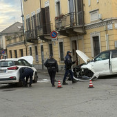 Scontro tra due auto all’incrocio tra piazza Garibaldi e via Martiri a Pinerolo Scontro tra due auto all’incrocio tra piazza Garibaldi e via Martiri a Pinerolo
