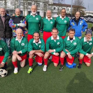 Una partita di walking football che fa bene al cervello