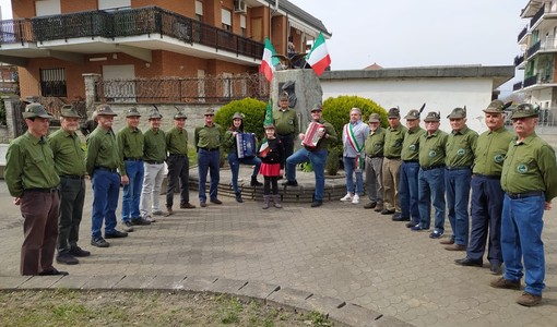 Musica e sfilata tra le vie del paese per i 95 anni del Gruppo Alpini di Piscina