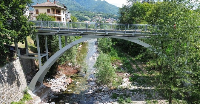 Pomaretto, la passerella sul Germanasca è riaperta ma sono attesi ancora asfalto e micropali