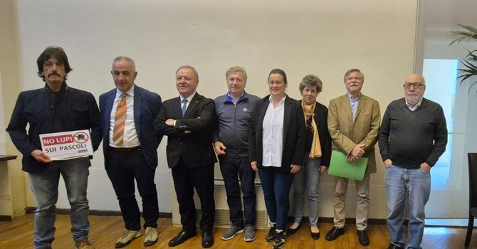 Amministratori comunali e esponenti di associazioni che lanciano la battaglia