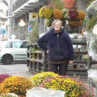 Margherita Rostagno Odetti tra i suoi fiori