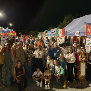 Il mondo torna a tavola in piazza a Pomaretto