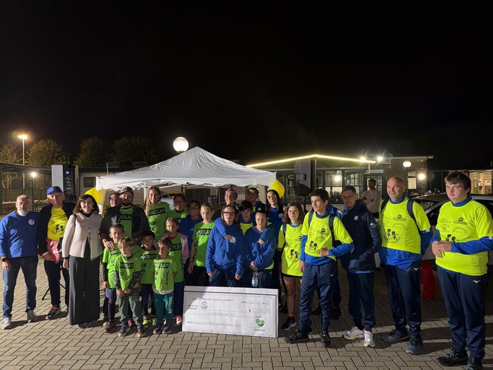 La consegna dell’assegno La consegna dell’assegno