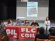 Dopo lo striscione rimosso, la Cgil lancia l’iniziativa delle targhe con l’articolo 34 della Costituzione Dopo lo striscione rimosso, la Cgil lancia l’iniziativa delle targhe con l’articolo 34 della Costituzione