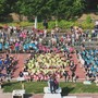 Le campionesse premiano i campioni delle Abbadiadi Le campionesse premiano i campioni delle Abbadiadi