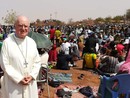 Monsignor Debernardi in Burkina Faso (foto gruppo Fb Acqua nel Sahel)