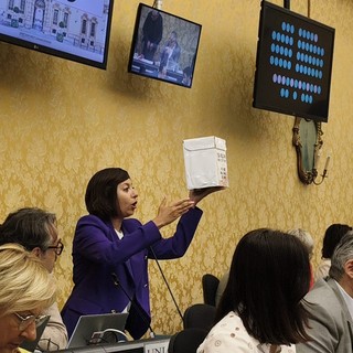 Gettonisti, in Consiglio regionale la protesta del M5S