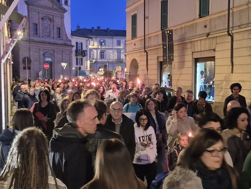 Un momento della fiaccolata dello scorso anno
