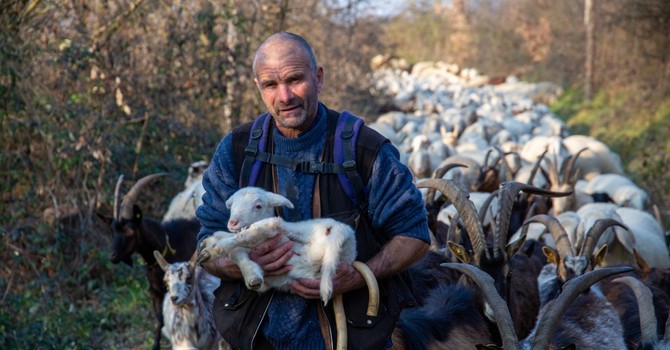 Piero Pons in uno degli scatti di Alessandro Accossato Piero Pons in uno degli scatti di Alessandro Accossato