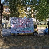 Striscione contro il decreto scuola al Pinerolo 3-4: rimosso e poi rimesso