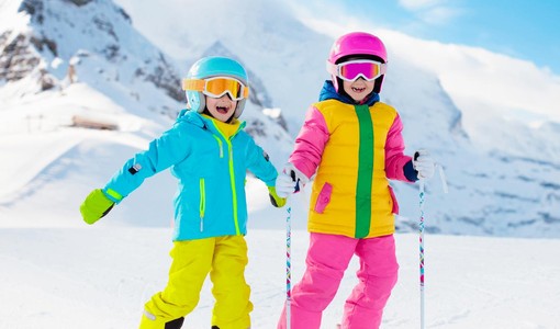 Casco obbligatorio, ma non solo: sulle piste la sicurezza parte anche dall’attrezzatura