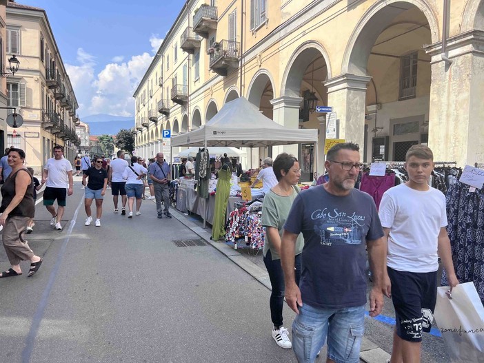 I negozi scendono in strada con ‘Vetrine del Pinerolese’