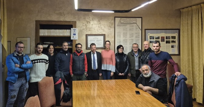 I nuovi rappresentanti con al centro il sindaco Luca Salvai e la vice Francesca Costarelli