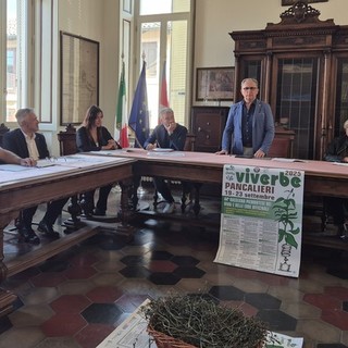 Pancalieri mette in mostra le sue erbe tra stand e piatti tipici