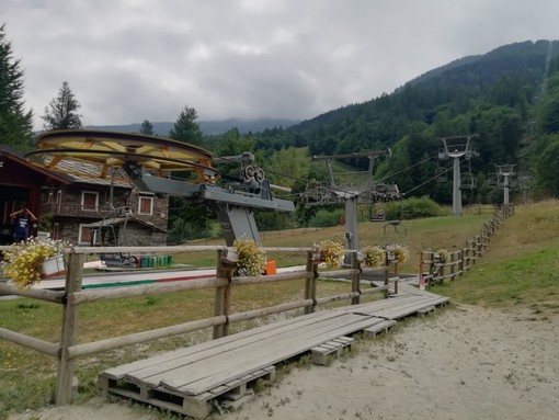 Si schianta con il parapendio sulla seggiovia: soccorso a Prali Si schianta con il parapendio sulla seggiovia: soccorso a Prali