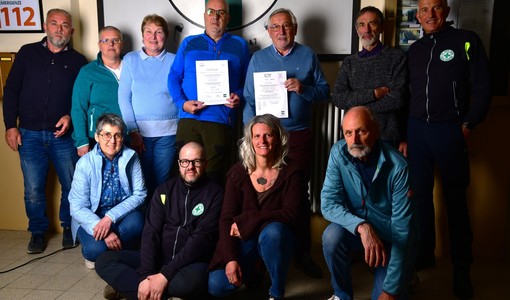 Il direttivo con la certificazione Il direttivo con la certificazione
