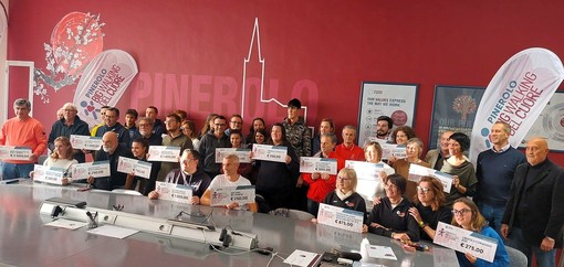 La consegna degli assegni della Big Walking del Cuore