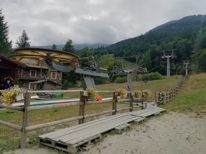 Si schianta con il parapendio sulla seggiovia: soccorso a Prali