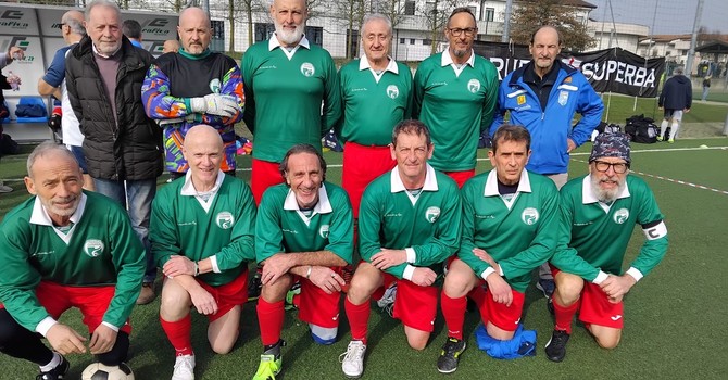 Una partita di walking football che fa bene al cervello