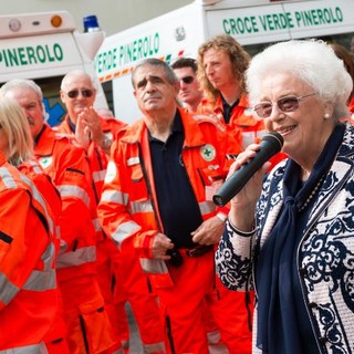 Maria Luisa Cosso e gli operatori della Croce Verde