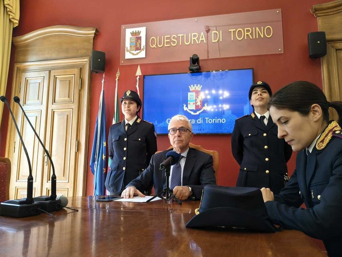Spacciandosi per tecnici, hanno svaligiato le case dei pensionati: sequestrati beni per oltre un milione Spacciandosi per tecnici, hanno svaligiato le case dei pensionati: sequestrati beni per oltre un milione