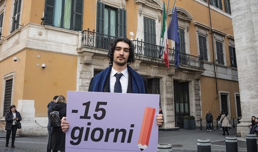 Fabio Rotondo durante la campagna per il voto alle Europee Fabio Rotondo durante la campagna per il voto alle Europee