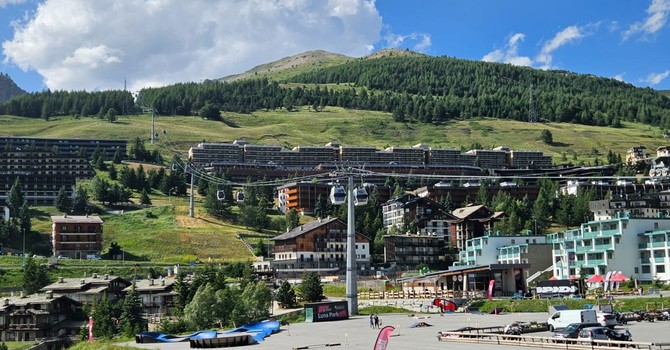 Sestriere, l’estate accelera: eventi e caldo spingono il turismo