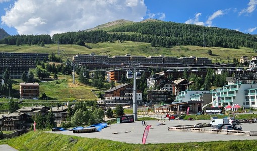 Sestriere, l’estate accelera: eventi e caldo spingono il turismo Sestriere, l’estate accelera: eventi e caldo spingono il turismo