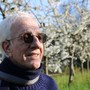 Giancarlo Bounous con dietro la sua amata natura