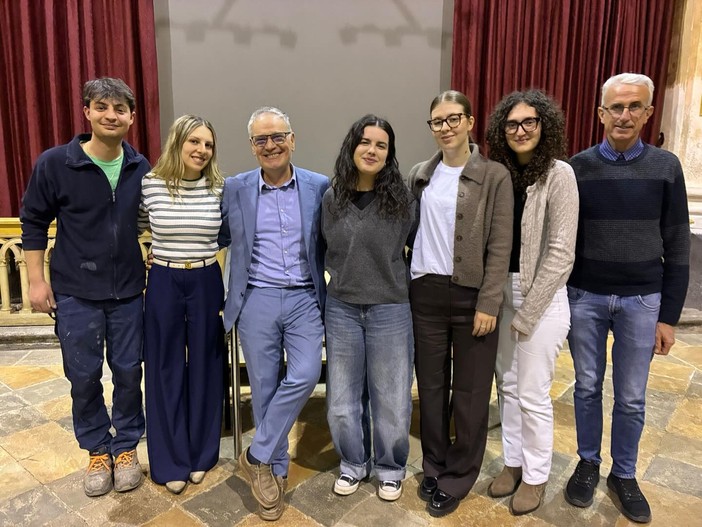Da sinistra Alessandro Priolo, Michela Rosso, Loris Ferrero, Alessia Raso, Samantha Saluzzo, Marta Cappa e Claudio Scalerandi Da sinistra Alessandro Priolo, Michela Rosso, Loris Ferrero, Alessia Raso, Samantha Saluzzo, Marta Cappa e Claudio Scalerandi