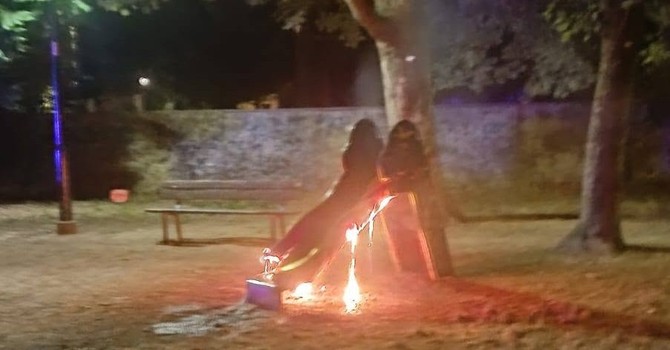 Dalle urla alle fiamme: notte di fuoco al parco delle betulle di Torre Pellice Dalle urla alle fiamme: notte di fuoco al parco delle betulle di Torre Pellice