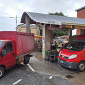 Mercato delle Cavagne di Torre Pellice: via i furgoni per fare spazio ai clienti Mercato delle Cavagne di Torre Pellice: via i furgoni per fare spazio ai clienti