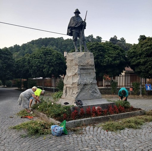 Le ‘signore dei fiori’ al lavoro Le ‘signore dei fiori’ al lavoro